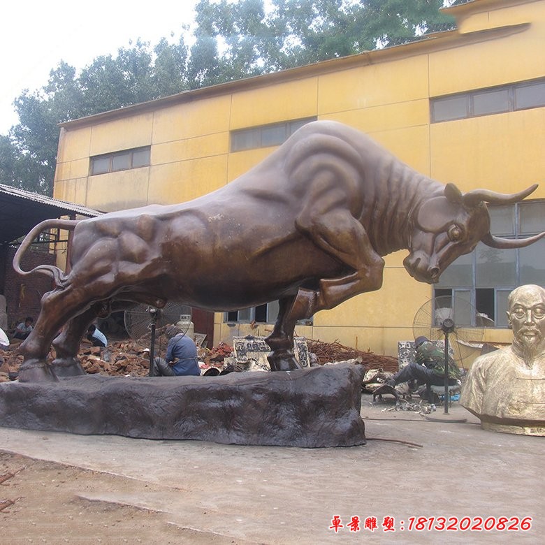 开荒牛铜雕企业景观动物雕塑 (2)